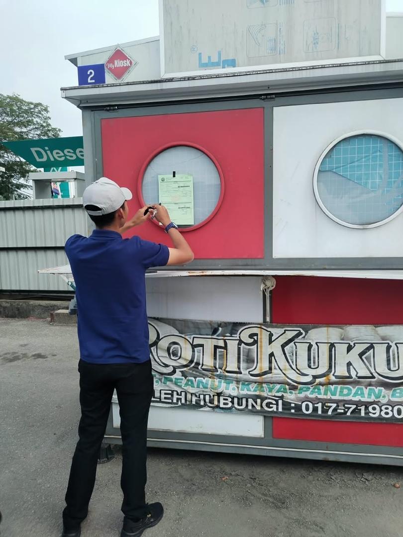 Keadaan selepas tindakan: Kiosk kosong, tidak aktif, diserah kepada pihak lain atau rosak di Pekan Parit Sulong